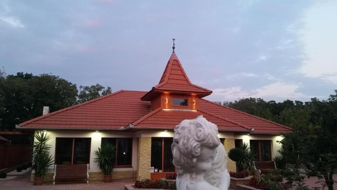 Bornemisza Kuria Wellness Resort Tiszabecs Esterno foto