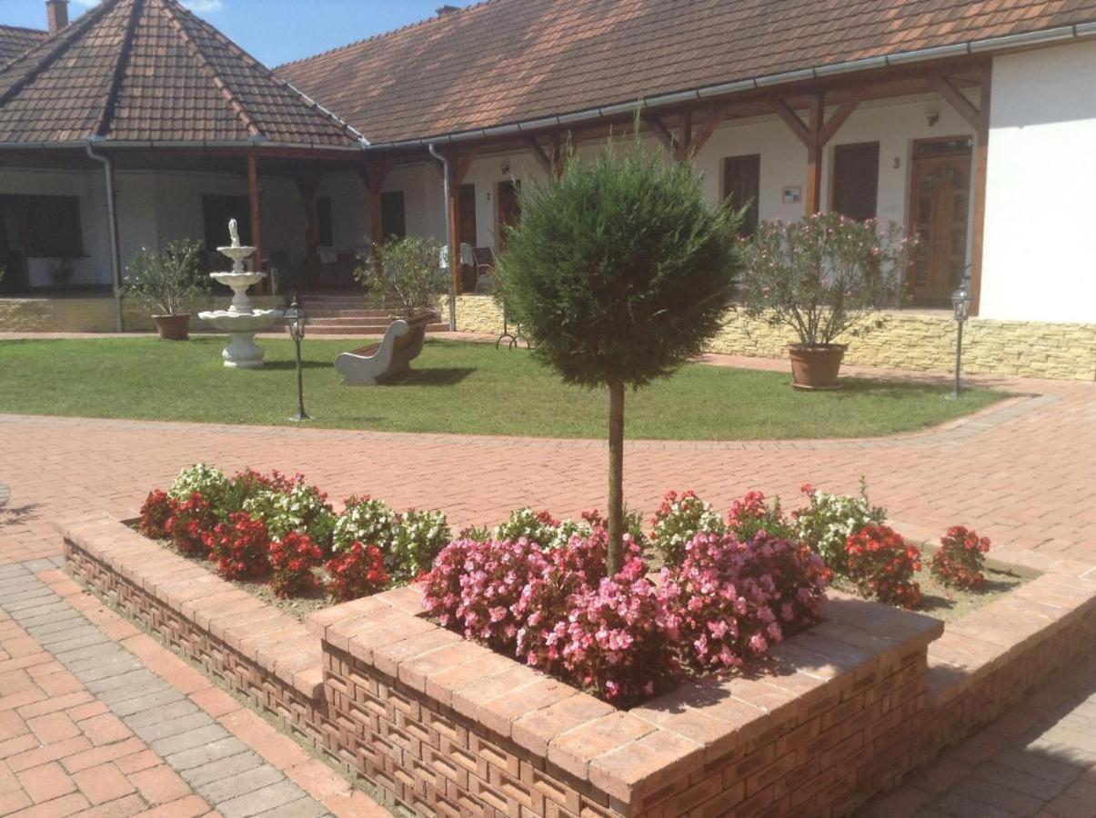 Bornemisza Kuria Wellness Resort Tiszabecs Esterno foto