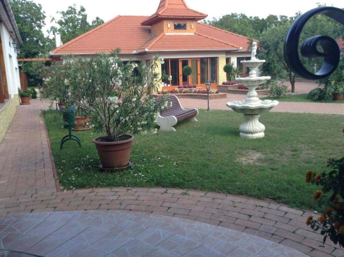 Bornemisza Kuria Wellness Resort Tiszabecs Esterno foto